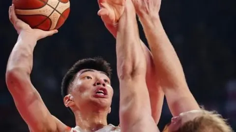 桑德兰26岁后卫巴拉德续约至2029年官方公布